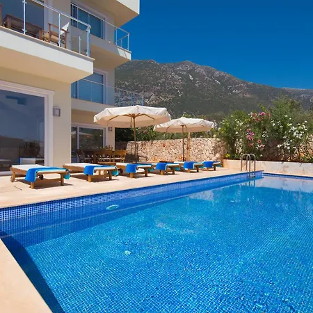 Holiday home - 3 Bed With Large Private Pool *